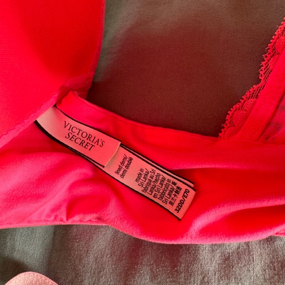 Lot of 3 Victoria's Secret Bras - Picture 3 of 4